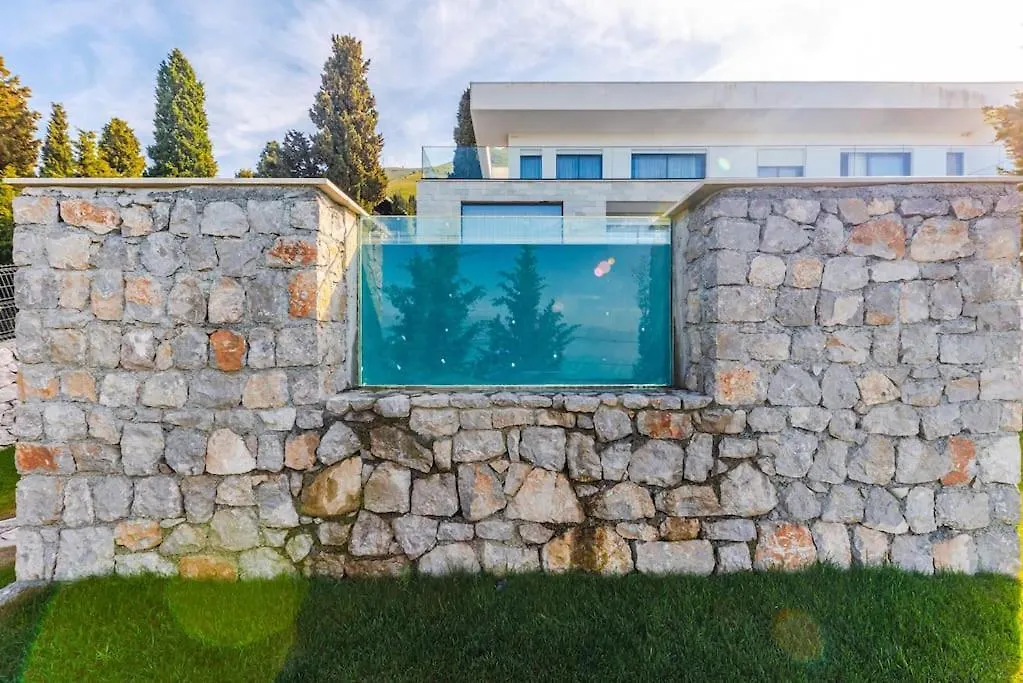 Villa Serenity Luxury Lakeside Manor Široka Albánie