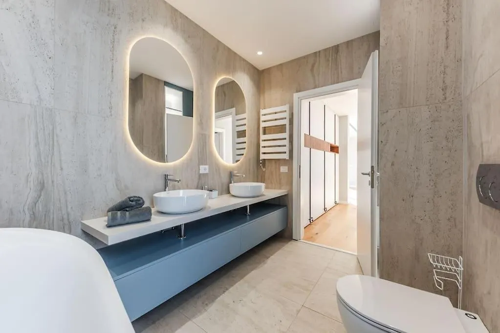 Villa Serenity Luxury Lakeside Manor Široka