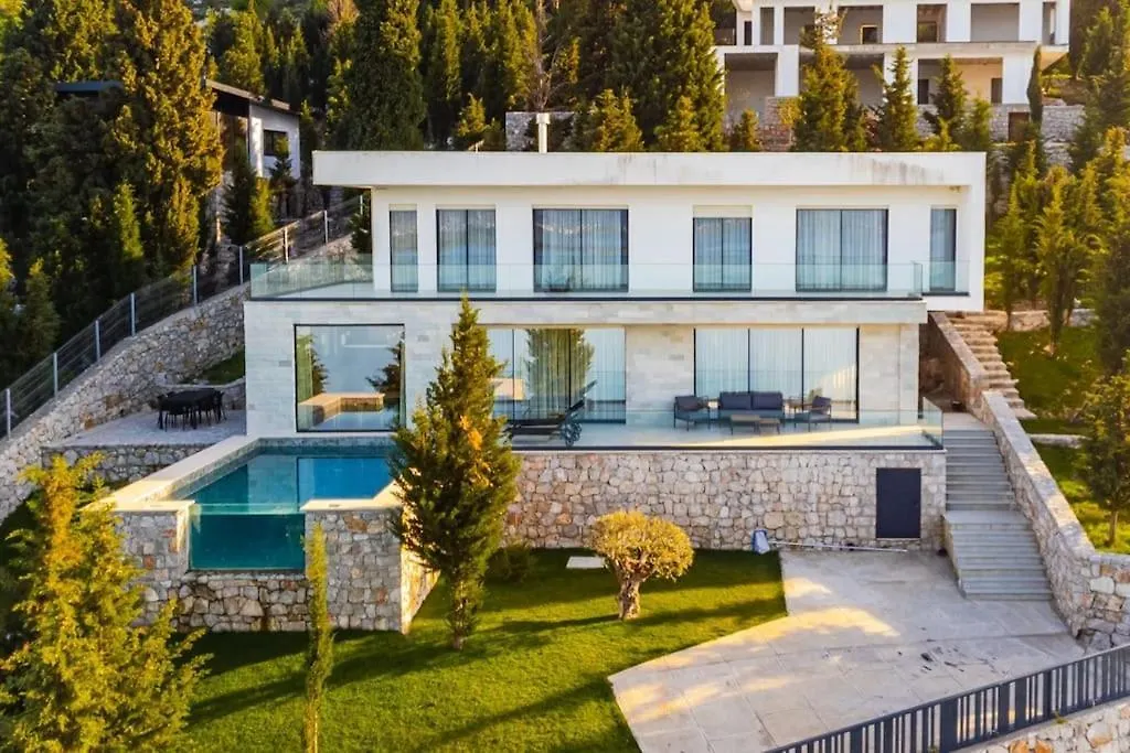 Villa Serenity Luxury Lakeside Manor Široka